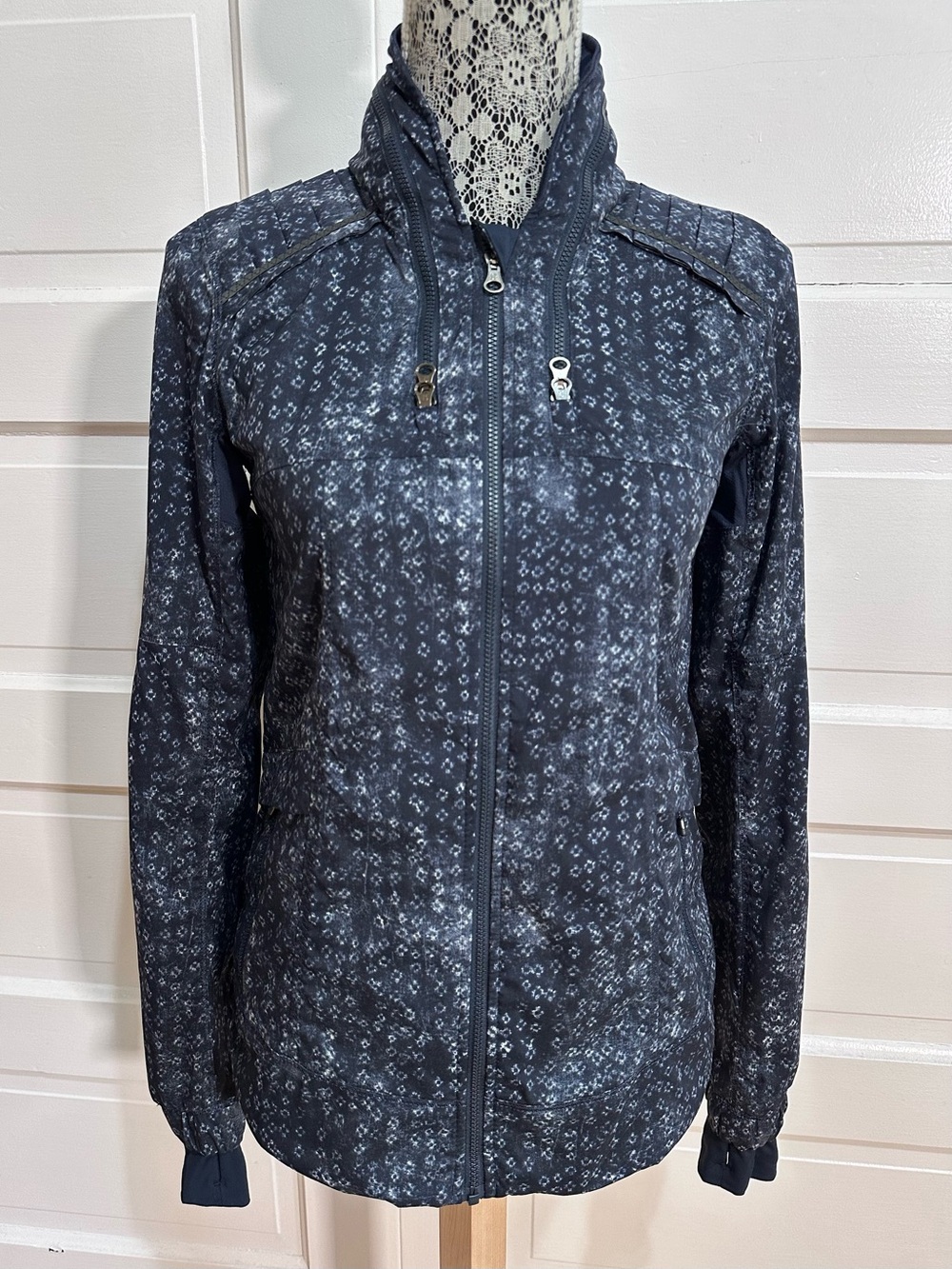 Lululemon Spring Forward Jacket Size 4 Kanoko Twist Inkwell Ghost $148